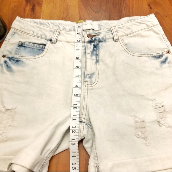Vero Moda High Waisted Light Washed Distressed Denim Shorts. - Picture 8 of 9